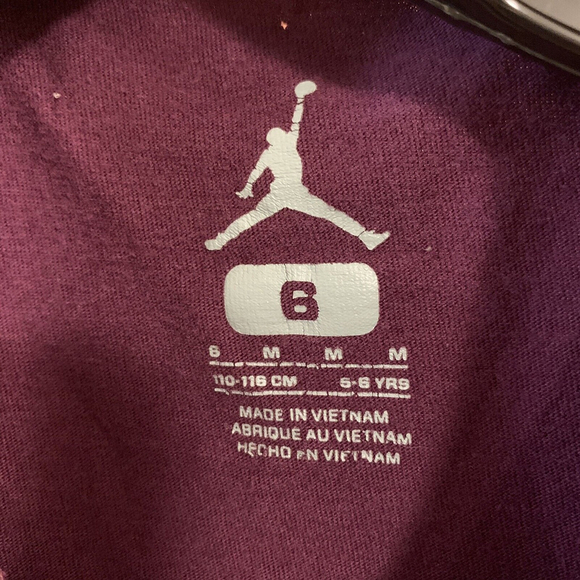 Michael Jordan A Flight Above the Rest Burgundy Boy's T-Shirt Size 6 Basketball - Picture 3 of 3